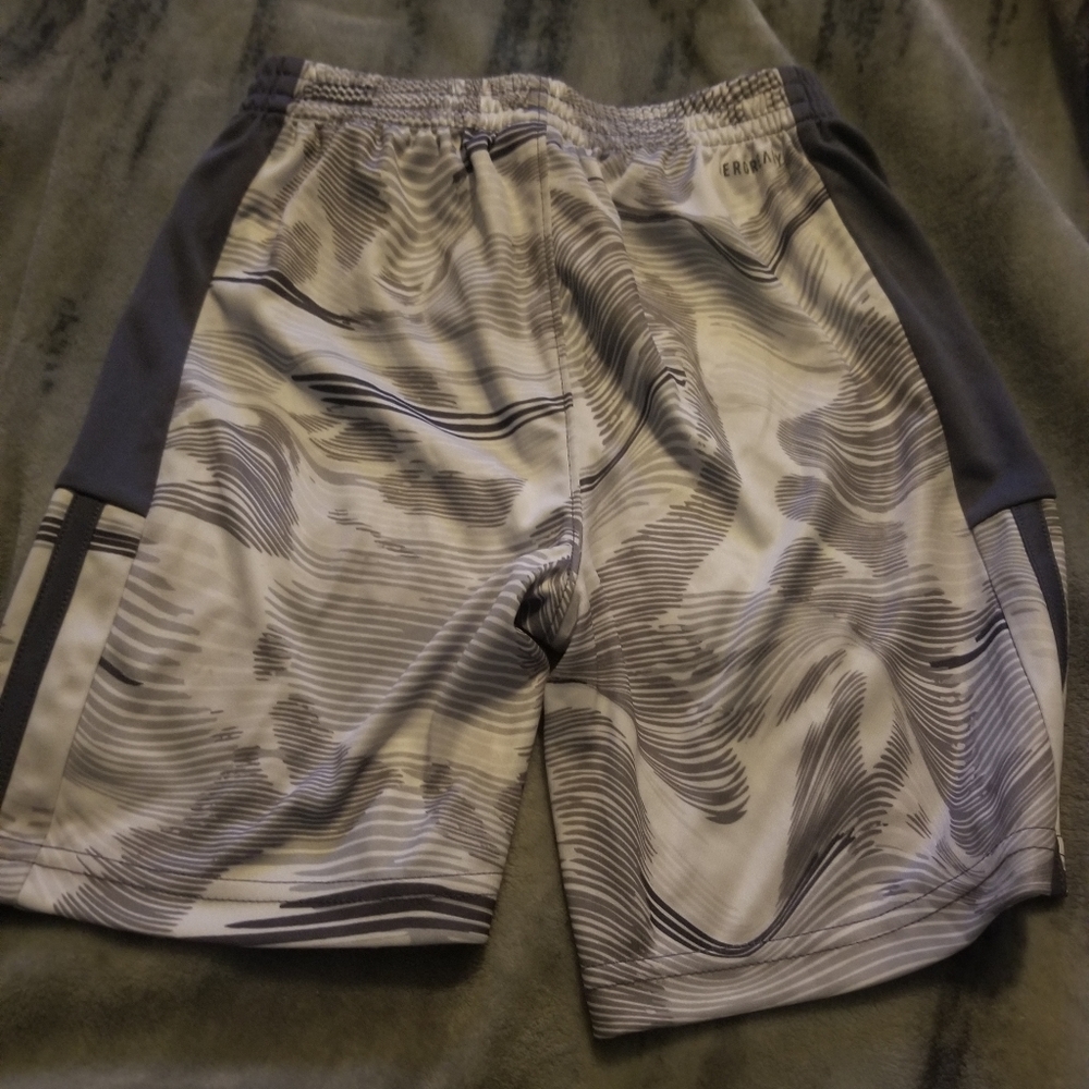 Adidas kids shorts size 6 - Picture 2 of 4
